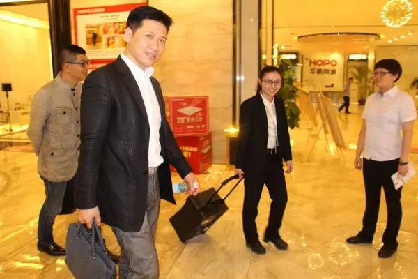 中國陶瓷新品匯評委及設計大伽蒞臨華鵬總部展廳參觀評審