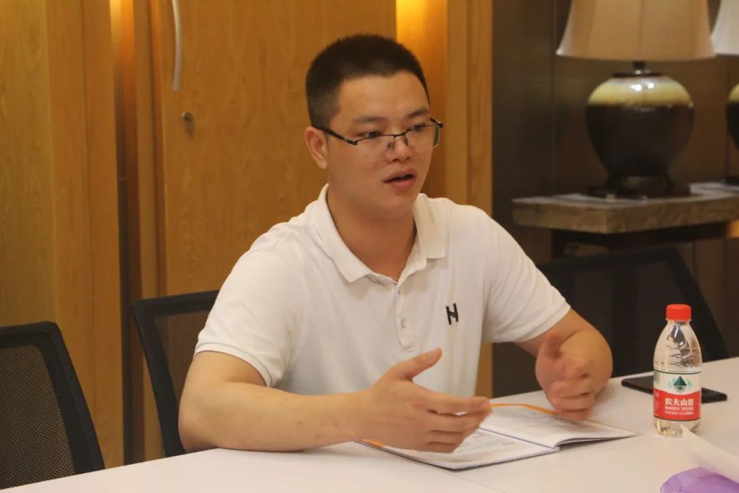 角逐第18屆新銳榜“產品力領先企業”獎項 | 新銳榜評審團蒞臨華鵬陶瓷總部考察(圖3)